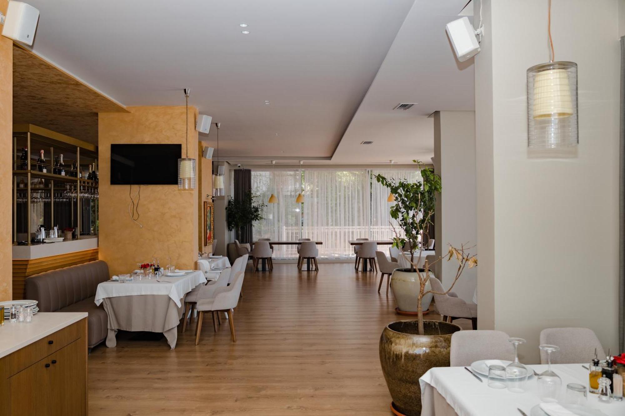 Grand Riviera Blu- Seaside Hotel Radhime Ngoại thất bức ảnh