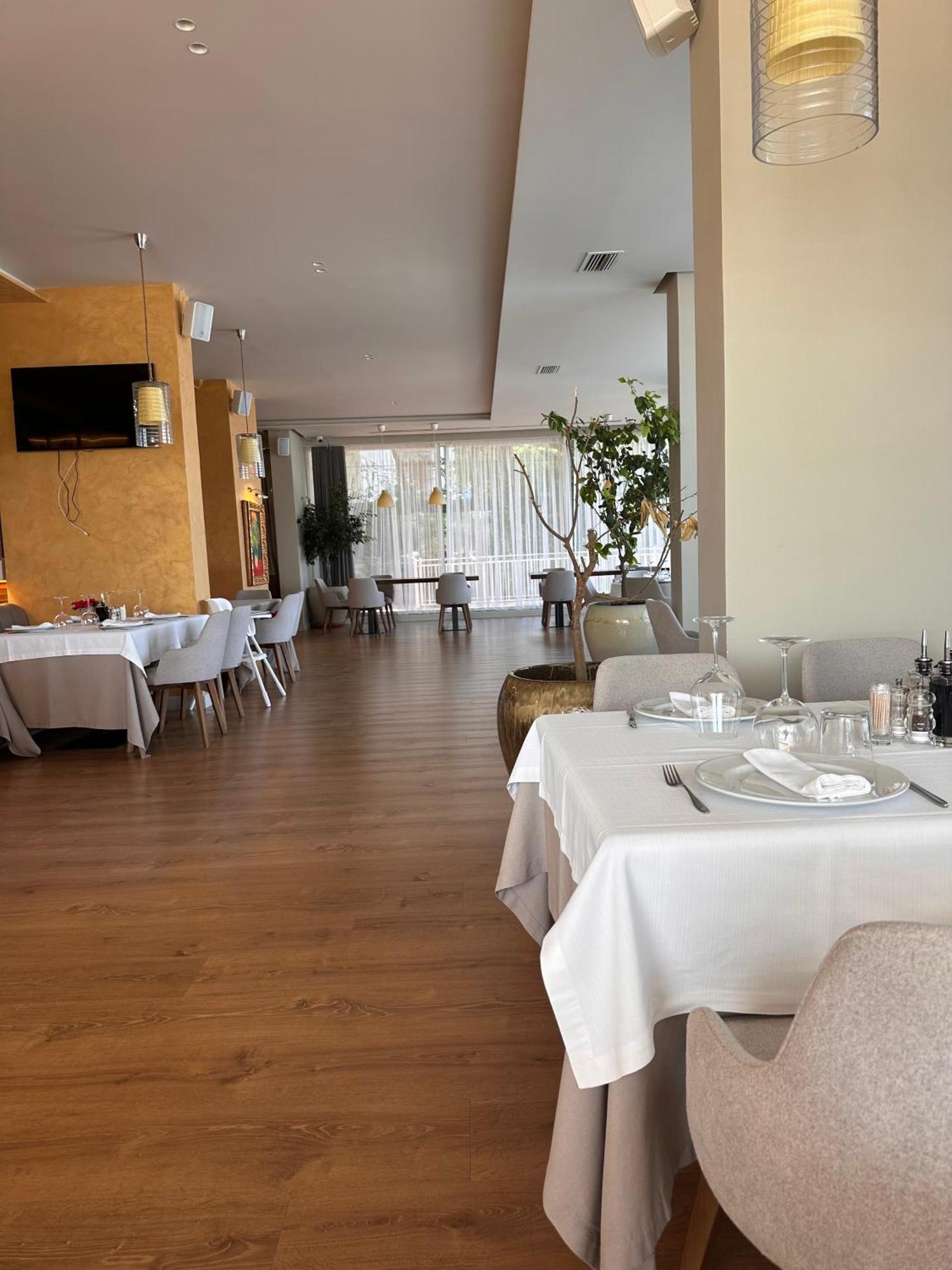 Grand Riviera Blu- Seaside Hotel Radhime Ngoại thất bức ảnh